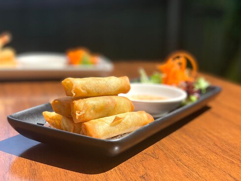 Vegetarian Spring Rolls (v)(6pcs)